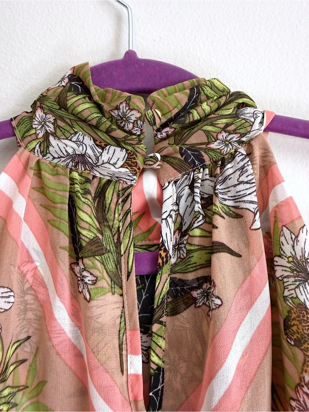 Dramatic Flowing Sleeveless Asymmetric Halter Top in Floral Print and Long Trail - Picture 5 of 6